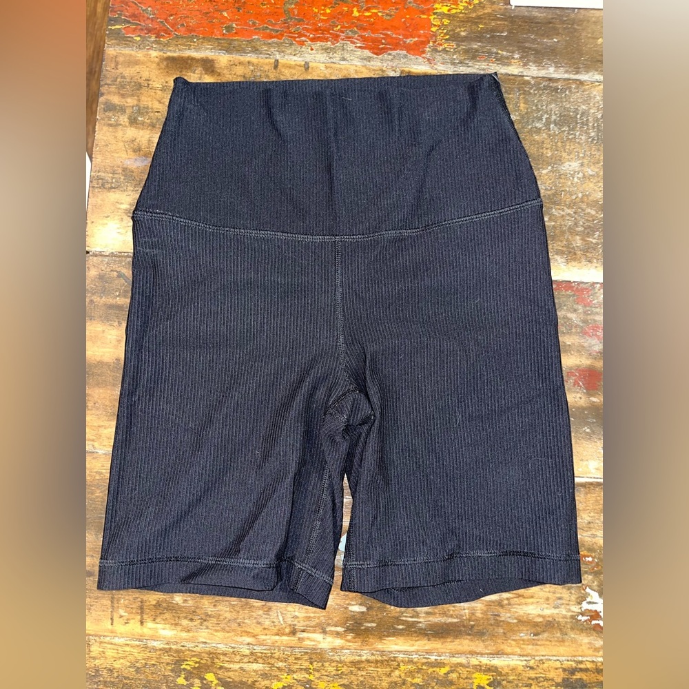 *BOGO!* Black ribbed bike shorts 🍑